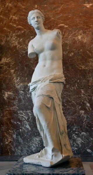 Marmorstatuen Venus de Milo (Venus fra Milo) i Louvre i Paris. Kilde: Livioandronico2013